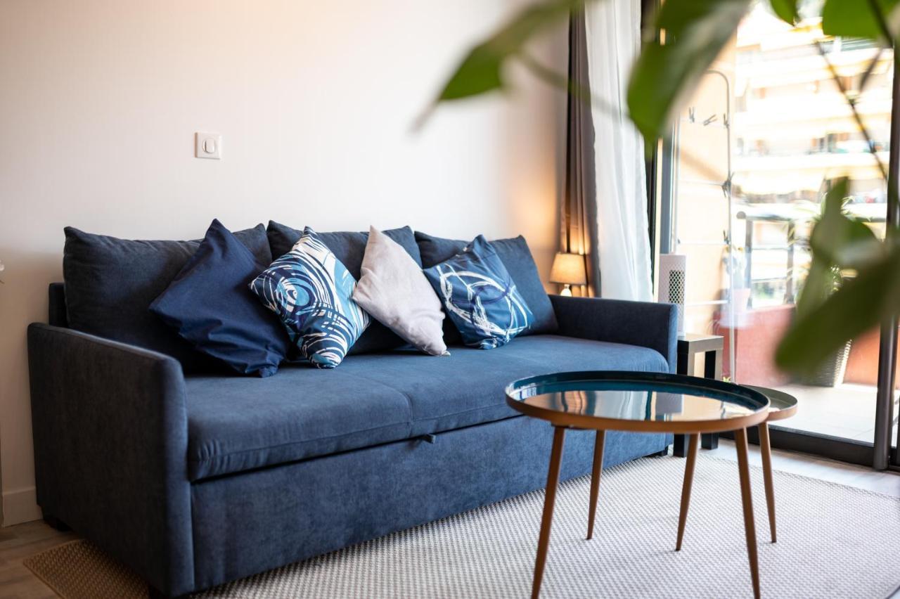 Superbe appartement rénové au centre ville de Mentone Esterno foto
