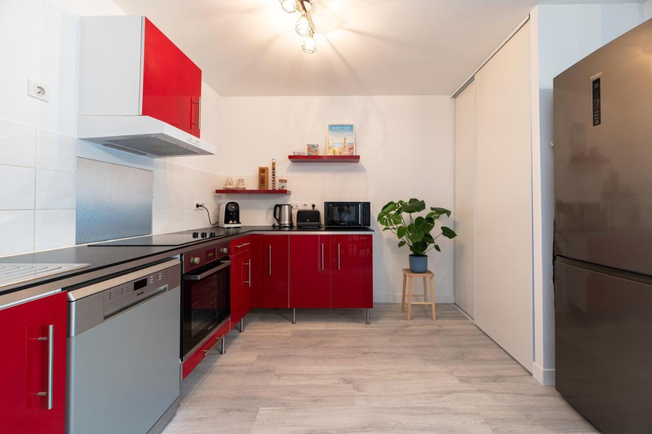Superbe appartement rénové au centre ville de Mentone Esterno foto