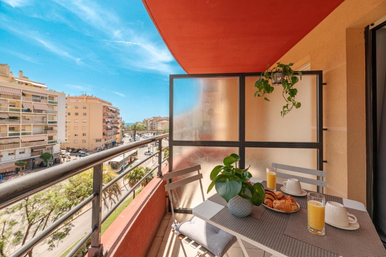 Superbe appartement rénové au centre ville de Mentone Esterno foto