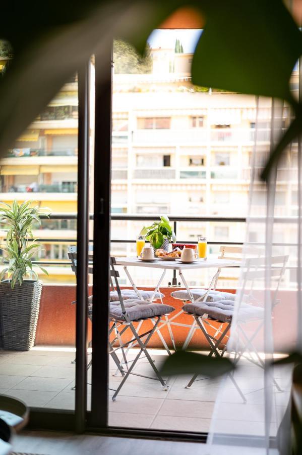 Superbe appartement rénové au centre ville de Mentone Esterno foto
