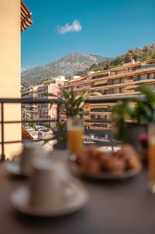Superbe appartement rénové au centre ville de Mentone Esterno foto